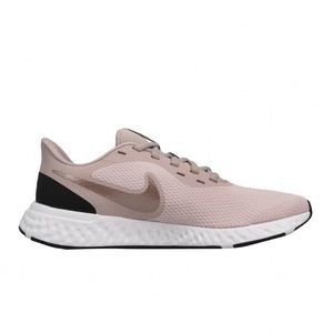 NEW Nike Revolution 5 in Size 6